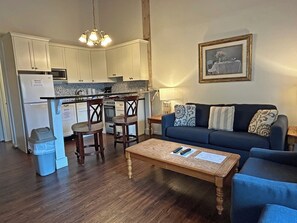 Townhome | Free WiFi, bed sheets - The Island Inn on Martha's Vineyard (Oak Bluffs)