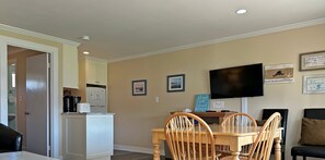 Free WiFi, bed sheets - The Island Inn on Martha's Vineyard (Oak Bluffs)