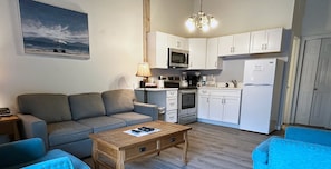 Townhome | 2 bedrooms, free WiFi, bed sheets