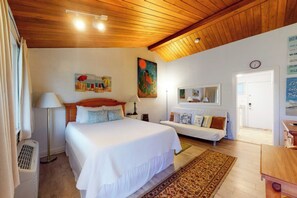 Studio | Free WiFi, bed sheets - The Island Inn on Martha's Vineyard (Oak Bluffs)