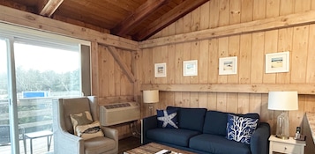 Townhome | Free WiFi, bed sheets