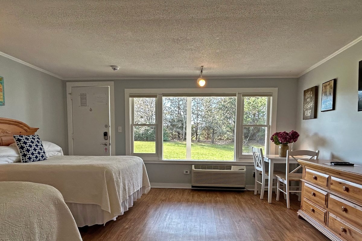 Studio | 2 bedrooms, free WiFi, bed sheets