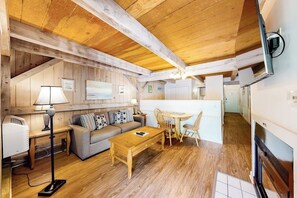 Condo | Free WiFi, bed sheets