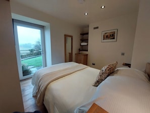 6 slaapkamers, een strijkplank/strijkijzer, reisbedje, wifi