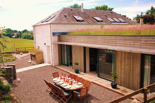 Durhamhill Coach House - llamas, games room/mini cinema, sidecar & fun