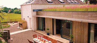 Durhamhill Coach House - llamas, games room/mini cinema, sidecar & fun