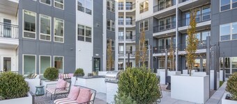 Bright 2-Bedroom Condo in Downtown with Parking