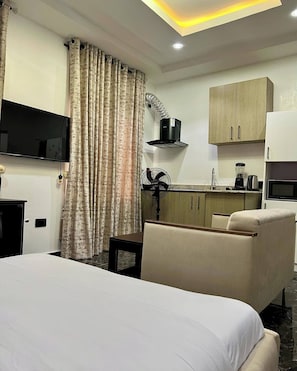 Comfort Apartment, Balcony, City View | 2 bedrooms, desk, laptop workspace, free WiFi - His Glory's Apartment (Abuja)