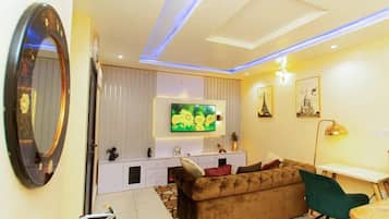 Comfort Apartment, Balcony, City View | Living area