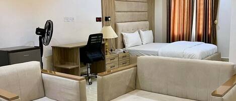 Comfort Apartment, Balcony, City View | Living area