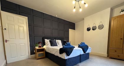 Charming House • Sleeps 6 • Free Parking • Fast WiFi • Smart TV