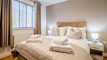 2 bedrooms, iron/ironing board, travel cot, WiFi