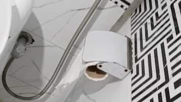 Deluxe Double Room, City View | Bathroom