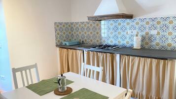 Deluxe Apartment, Garden View | Private kitchen | Fridge, stovetop, cookware/dishes/utensils