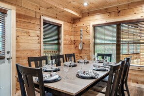 Dining - 1 Mile to Parkway • 5BR, HotTub, Pool Table, Arcade & Theater • Pet Friendly! (Pigeon Forge)