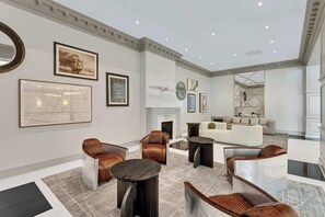 Lobby - Modern Apt Near Airport & Metro (Arlington)