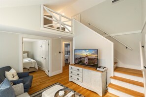 5 bedrooms, iron/ironing board, free WiFi, bed sheets