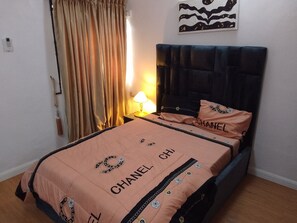 3 chambres, fer et planche à repasser, Wi-Fi, draps fournis