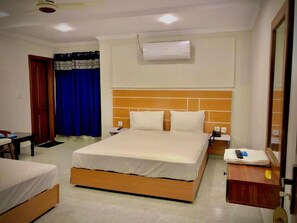 Kamar Double Deluks, pemandangan kota | 1 kamar tidur, kedap suara, setrika/meja setrika, dan Wi-Fi gratis