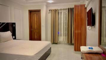 Deluxe Double Room, City View | Soundproofing, iron/ironing board, free WiFi