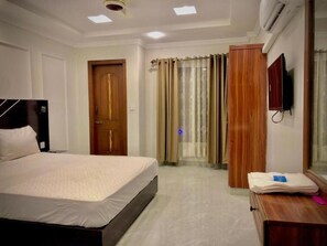 Kamar Double Deluks, pemandangan kota | 1 kamar tidur, kedap suara, setrika/meja setrika, dan Wi-Fi gratis
