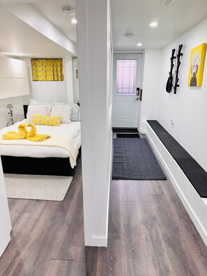 1 Schlafzimmer, Schreibtisch, Bügeleisen/Bügelbrett, Reisekinderbett