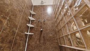 Family Room, Lagoon View | Bathroom | Free toiletries, hair dryer, towels, soap - Tortuguero Adventures GuestHouse (Colorado)
