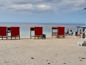 Plage à proximité, sable blanc, navette pour la plage