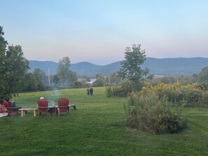 Property grounds - Beautiful new studio with amazing views - peaceful but close to everything! (Weston)