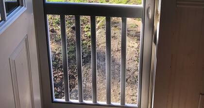 Charming 2-bedroom farmhouse with WiFi, AC in tranquil LaFayette