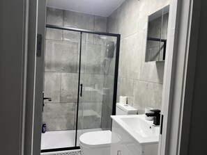 Apartment, 1 Bedroom | Bathroom - Luton Excellent 1 bed Apartment With Living Room (Luton)