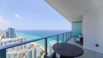 Deluxe Apartment, Partial Sea View | Balcony