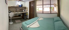 1 bedroom, travel crib, free WiFi, bed sheets - La Thoé - Equiped room (Matapalo)