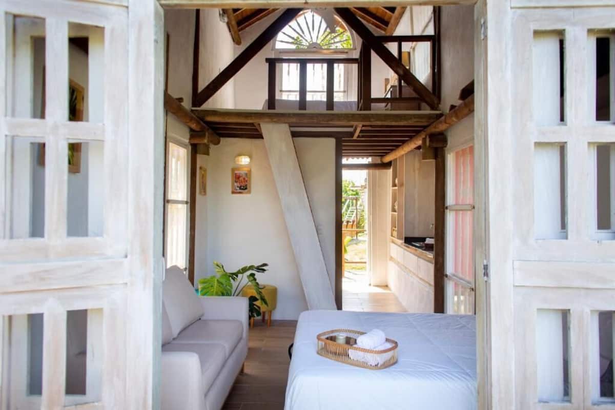 Deluxe Villa, Partial Lake View | 1 bedroom, iron/ironing board, free WiFi