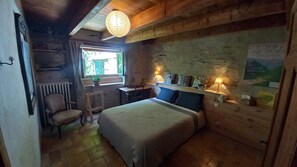 3 habitaciones, tabla de planchar con plancha y cuna de viaje