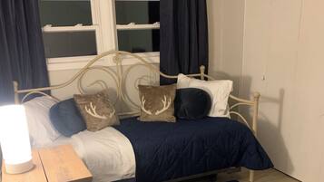 2 多间卧室、办公桌、免费 WiFi、床单