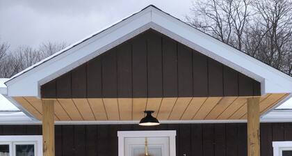 Charming 2-bedroom home in quaint Newfield with WiFi