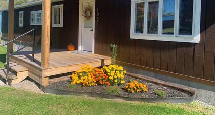 Charming 2-bedroom home in quaint Newfield with WiFi