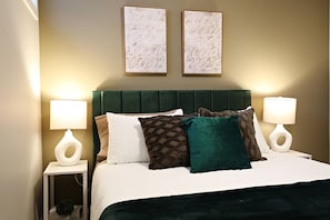2 chambres, fer et planche à repasser, Wi-Fi, draps fournis