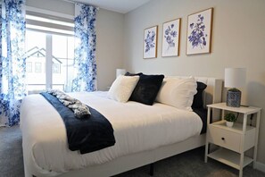 7 chambres, bureau, fer et planche à repasser, lit parapluie