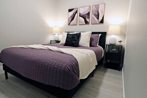 7 室のベッドルーム、デスク、アイロン / アイロン台、旅行用ベビーベッド