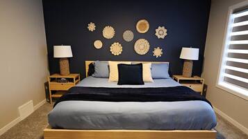 7 bedrooms, desk, iron/ironing board, travel crib