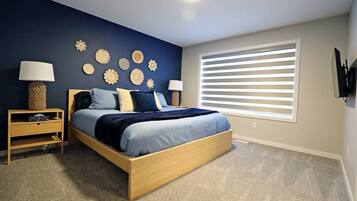 7 bedrooms, desk, iron/ironing board, travel cot