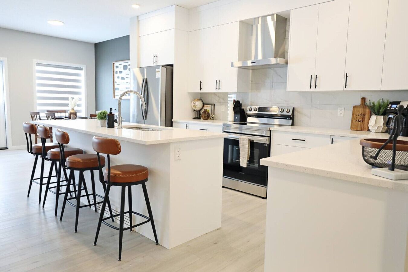 Kylskåp, mikrovågsugn, ugn och spishäll