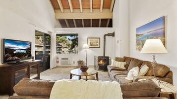 TV connectée, cheminée, baby-foot