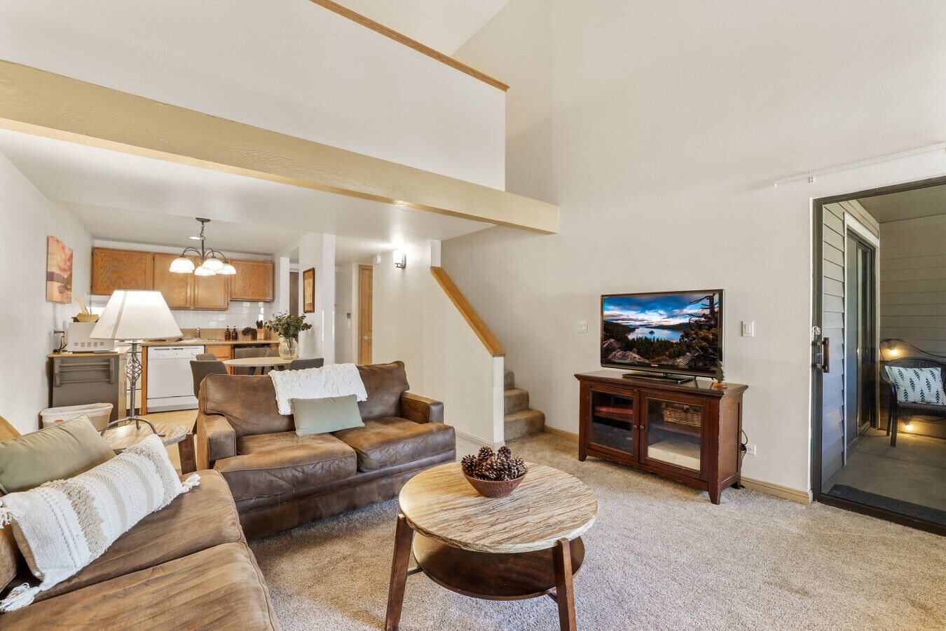 智能电视、壁炉、桌上足球