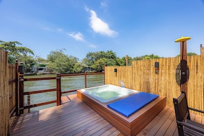 Outdoor spa tub