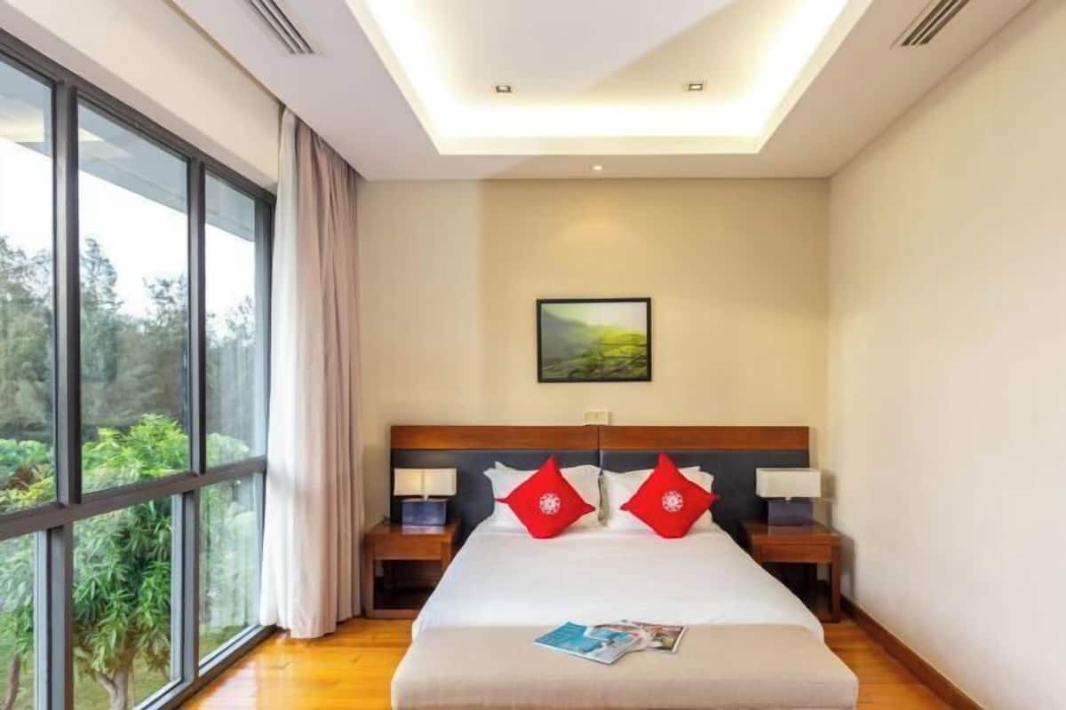 8 bedrooms, desk, laptop workspace, soundproofing
