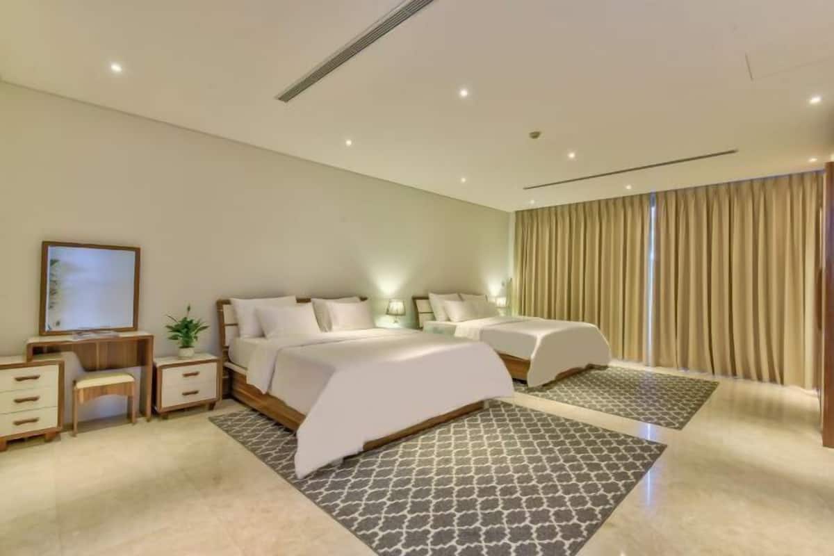8 bedrooms, desk, laptop workspace, soundproofing