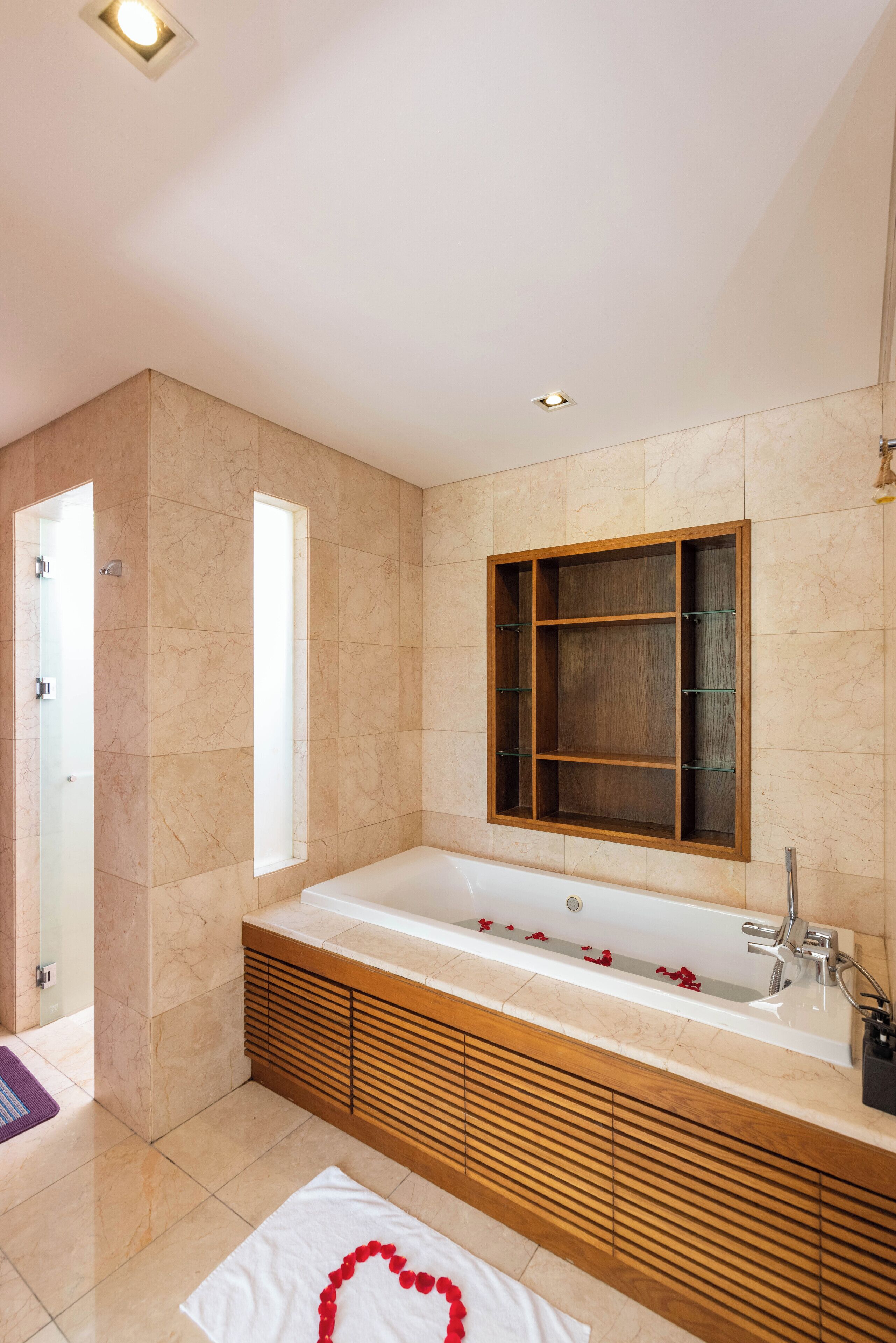 Villa Superior, vista giardino | Bagno | Combinazione doccia/vasca, asciugacapelli, accappatoio, pantofole